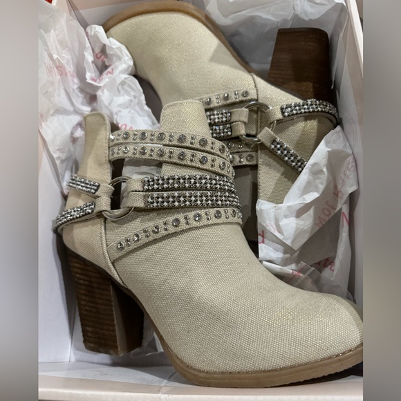 New Not Rated Elly Cream Booties Size 8.5 - Picture 2 of 4